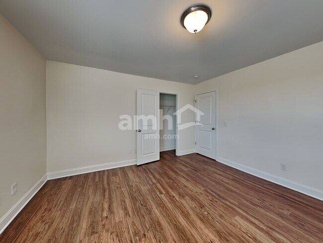 Building Photo - 2000 Bennett Dr