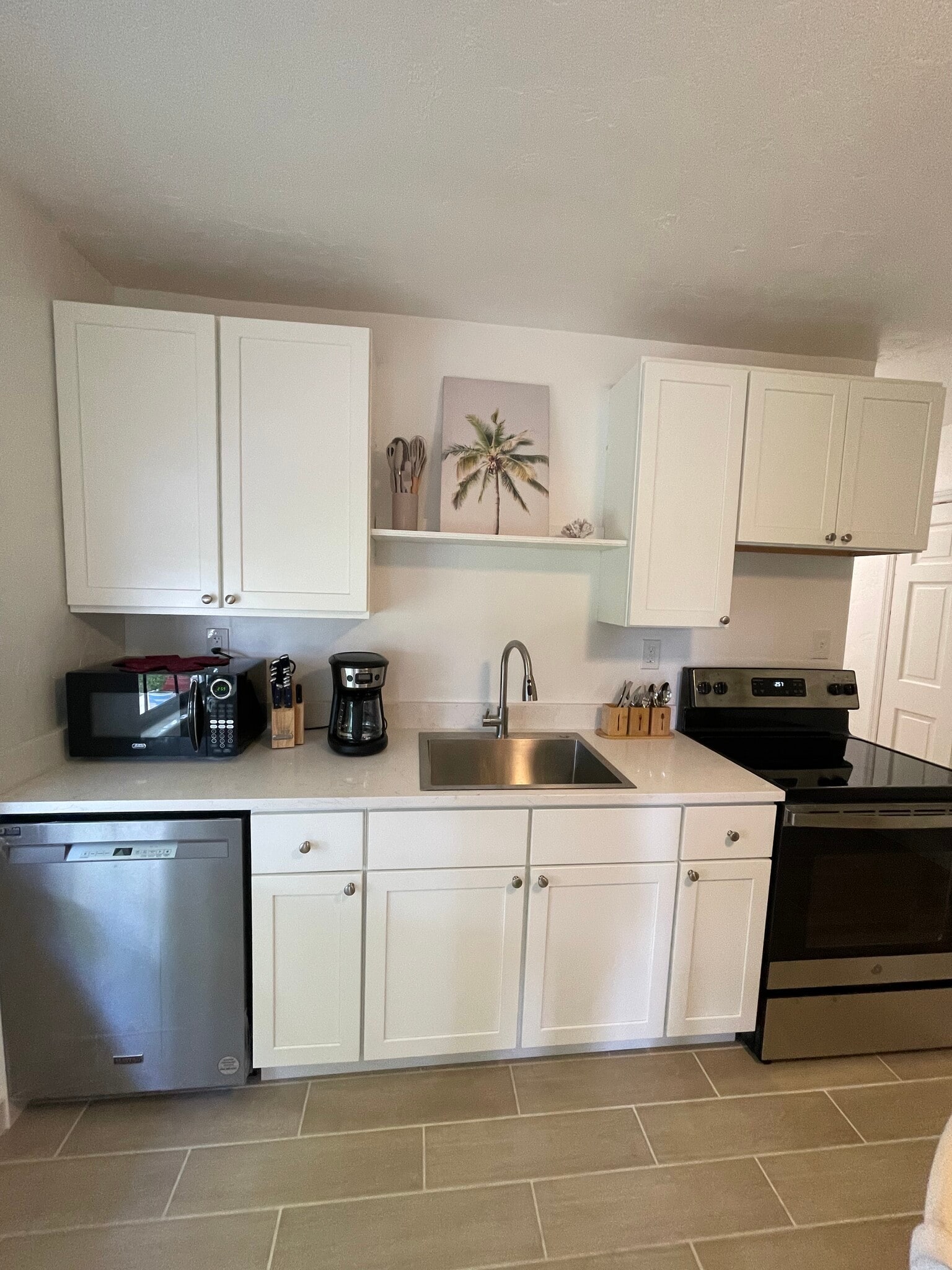 Building Photo - 104 W Osceola Ln