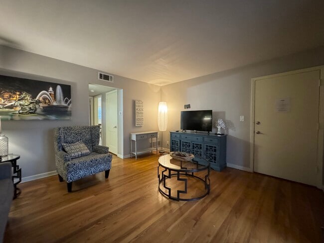 Building Photo - 4504 Holly St