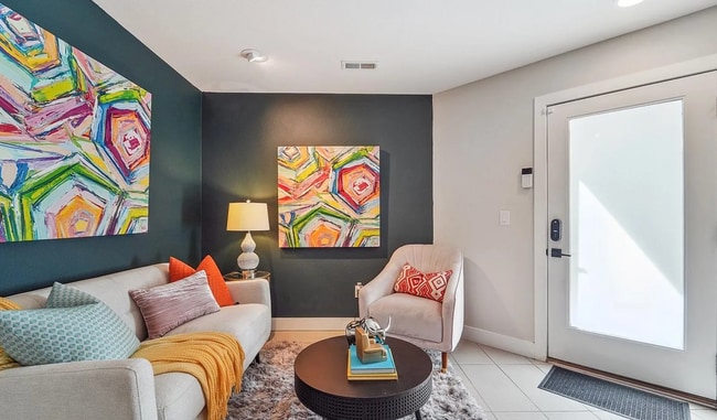 Building Photo - 2870 Tremont Pl