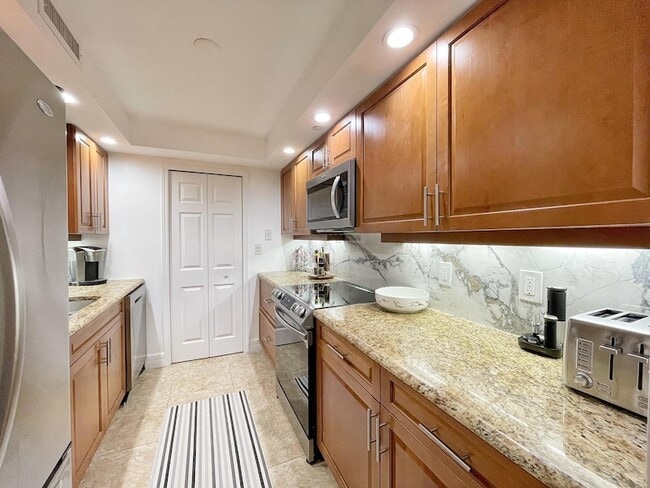 Building Photo - 3000 N Ocean Dr