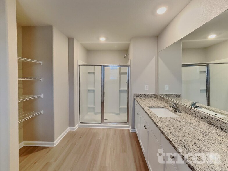 Building Photo - 205 Coleshill Rd