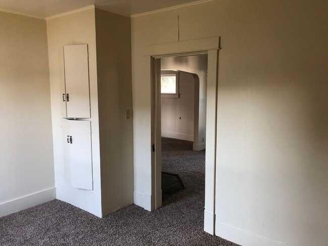 Building Photo - Adorable 3bed/1.5bath Home Close to School...