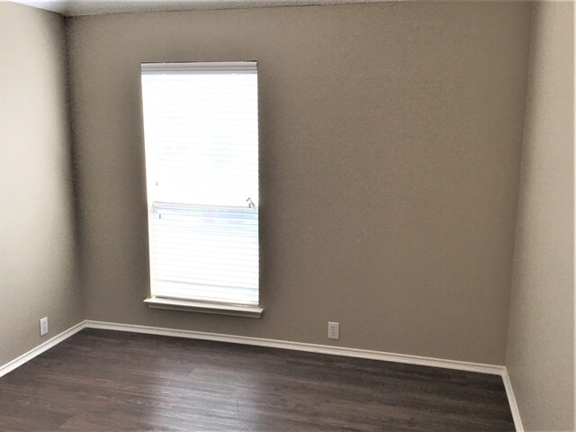 Building Photo - 304 Double Oak Ln