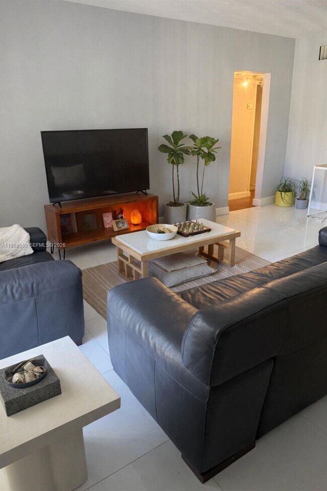 Building Photo - 9260 Bay Harbor Terrace