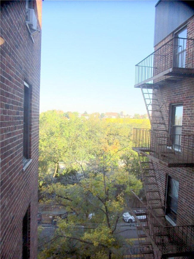 Building Photo - 4315 Webster Ave