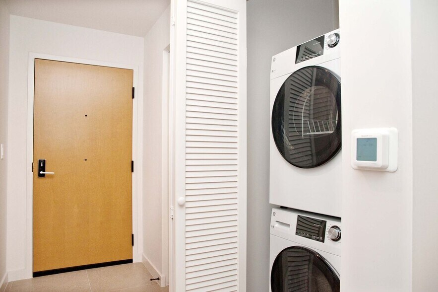 Building Photo - 11 NE 6th St