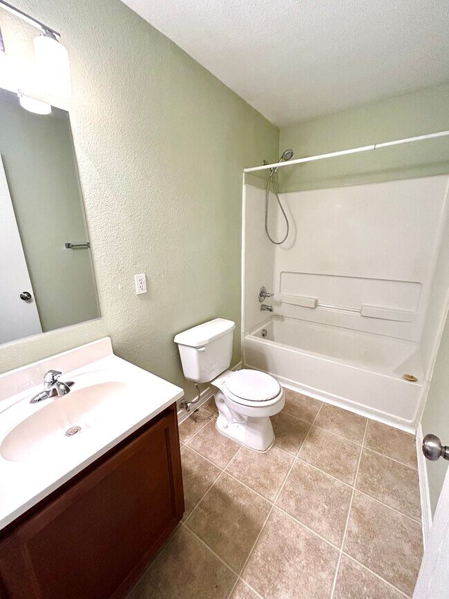Building Photo - AVAILABLE NOW! 3 Bedroom 2.5 Bathroom Town...