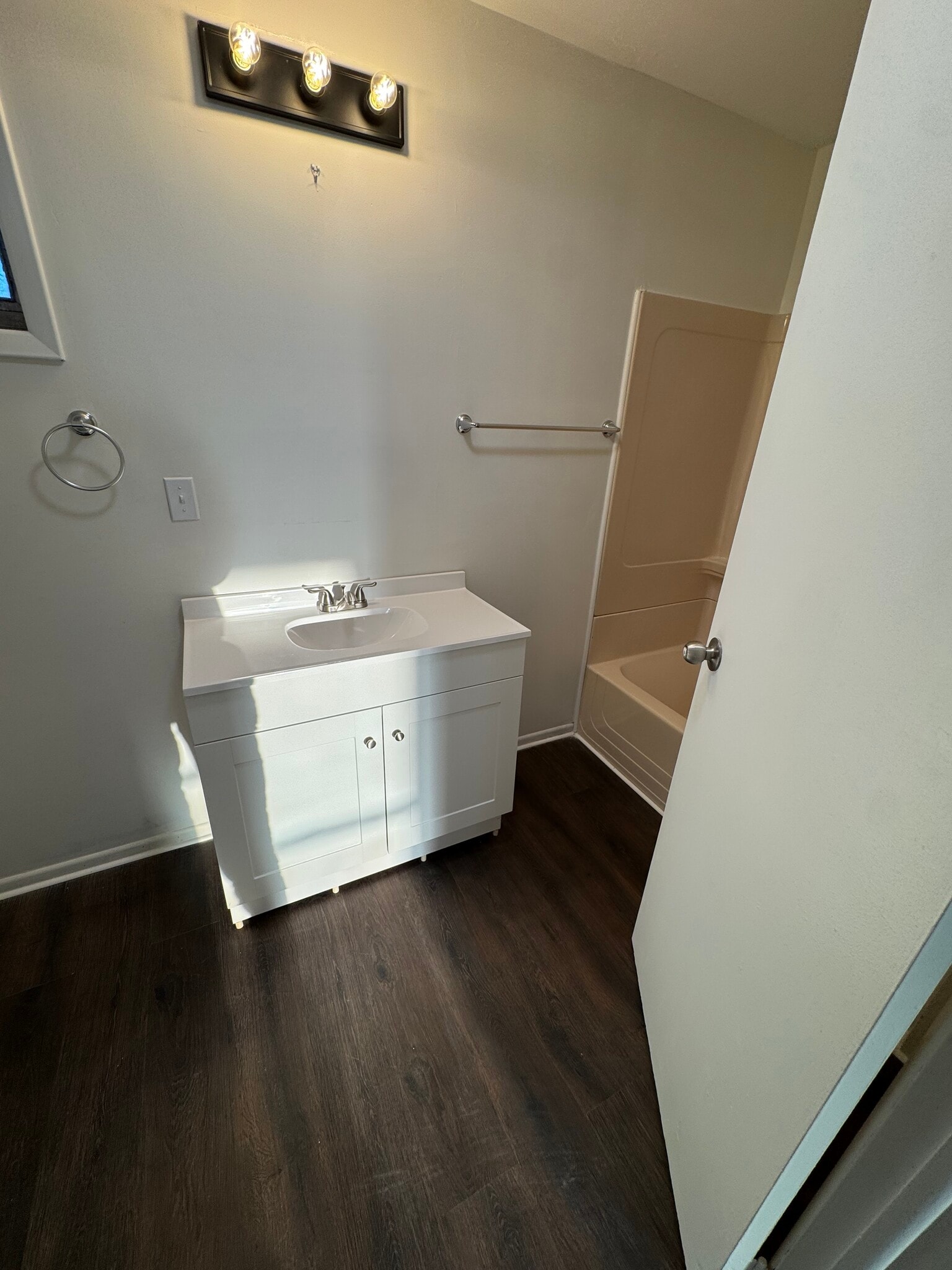 Building Photo - 7 Somers St