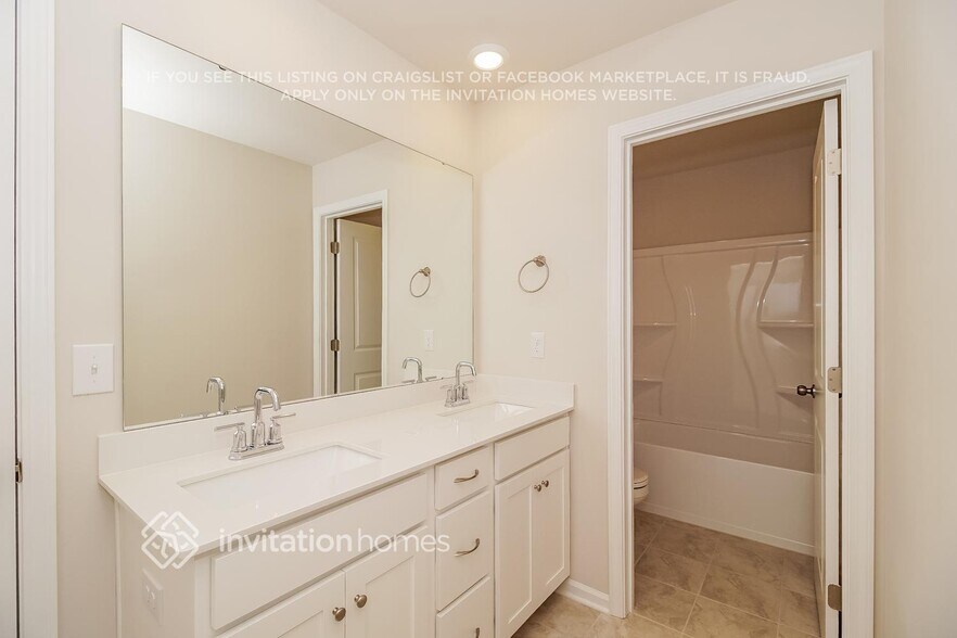 Building Photo - 6004 Oak Br Cir