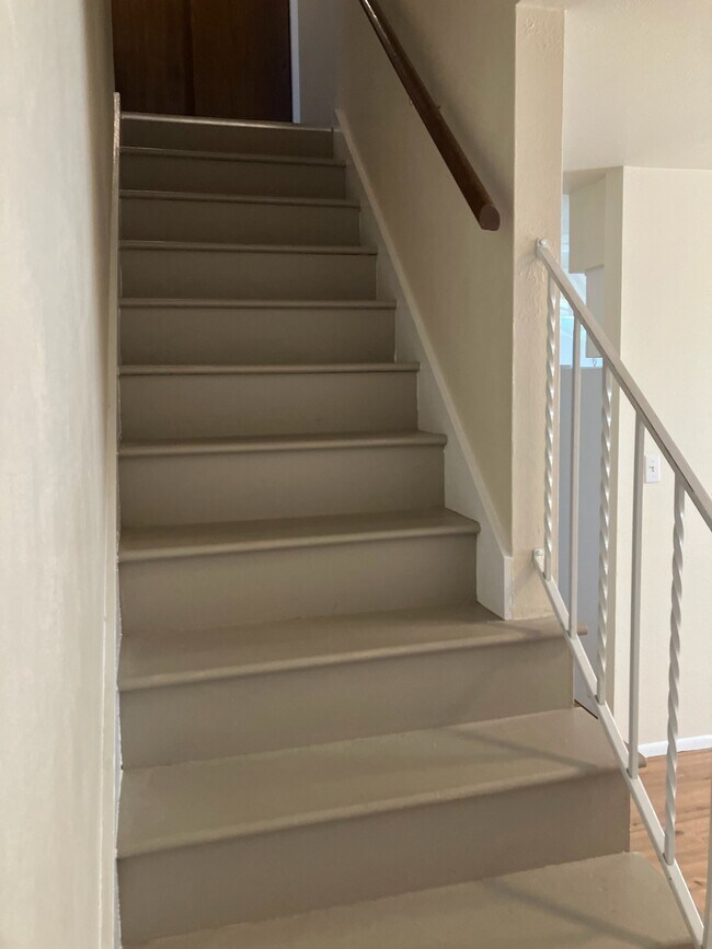 stairs - 5390 King Ct