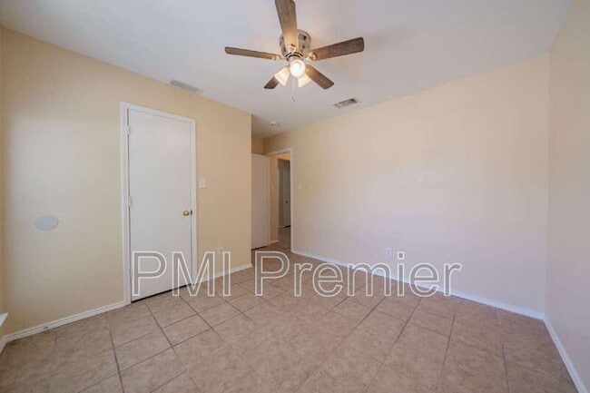 Building Photo - 1175 Meadows Dr