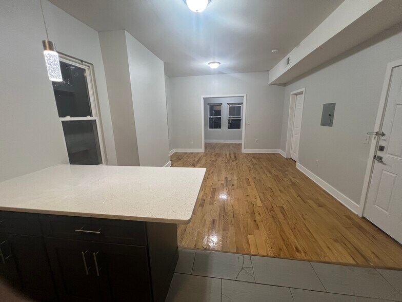 Living room/dining room - 62 Farley Ave