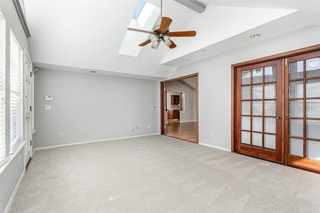 Building Photo - 2732 Parkhaven Dr