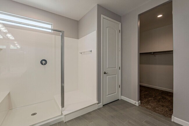 Building Photo - Spacious New-Build Family Home!
