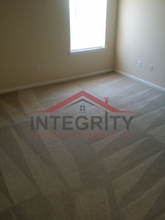 Building Photo - 2 bed/2 bath townhome in Timothy Landing