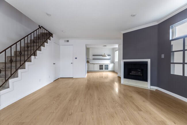 Building Photo - 4744 Ben Ave