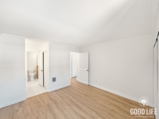 Building Photo - Beautifully Updated 2B 1.5BA Condo w/ Reserved Parking!