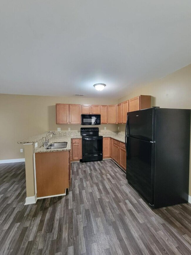 Building Photo - 320 Zach Dr