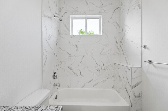 Building Photo - 31 Louvet Ln