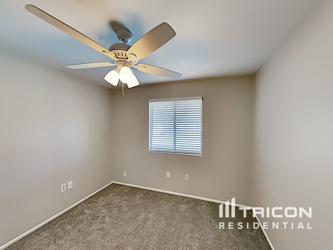 Building Photo - 828 N Pine Ct
