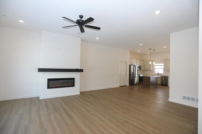 Building Photo - 4400 Kingston Heath Dr