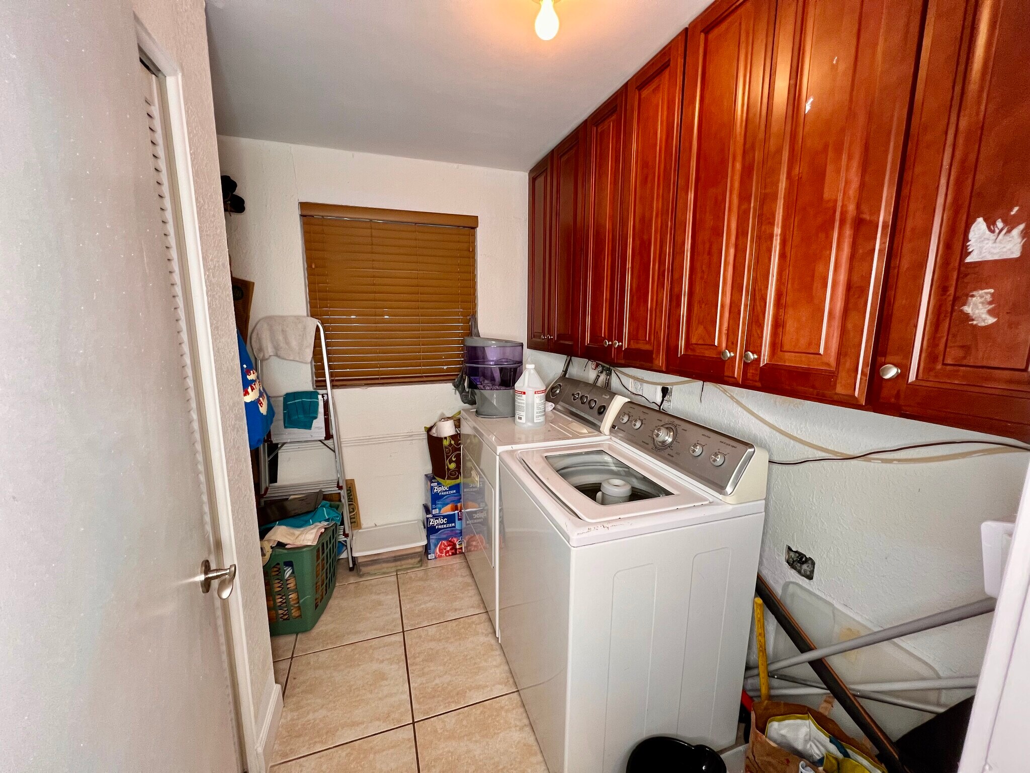 Building Photo - 723 W Palm St