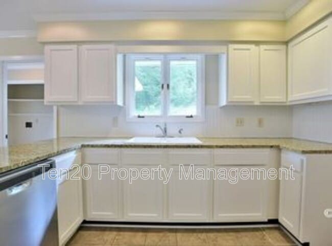 Building Photo - 4720 Shenandoah Ct