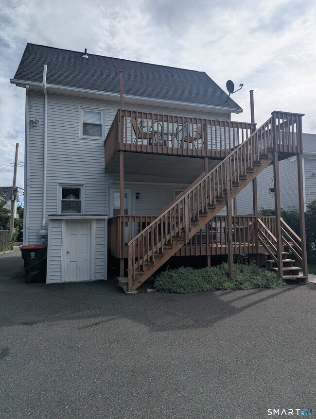 Building Photo - 6 Hawkins Ave