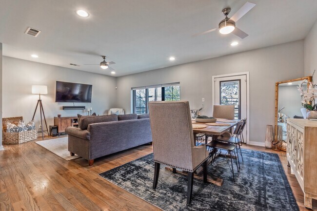 Building Photo - Stylish 2BR/2.5BA Townhome in Prime East Dallas – Attached Garage, Unbeatable Location