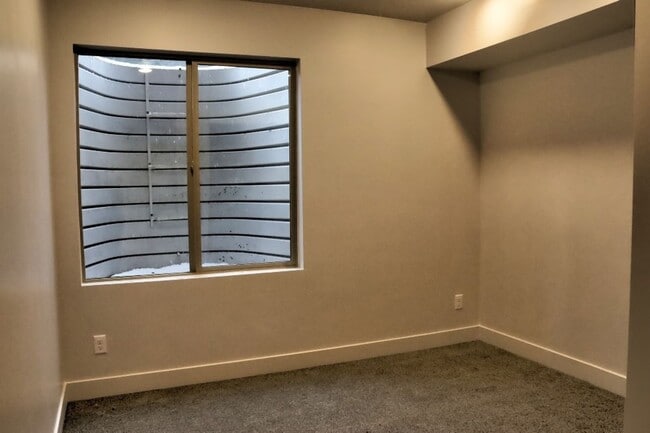 Building Photo - 2 Bedroom 1 Bathroom Apartment