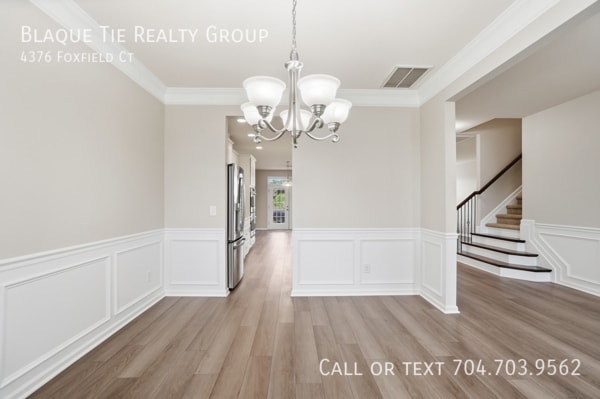 Building Photo - 4376 Foxfield Ct