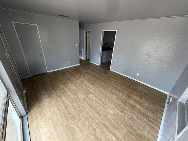 Building Photo - 3057 Amherst St