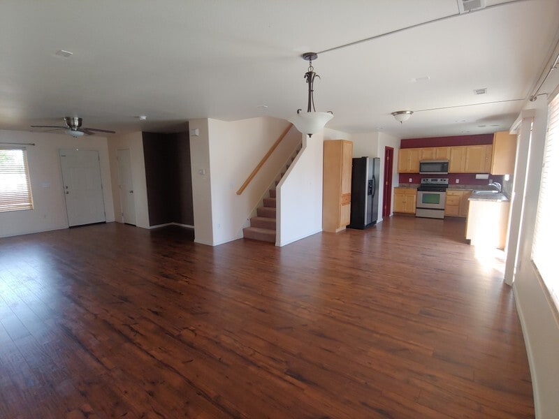 Building Photo - 1093 W 300 S