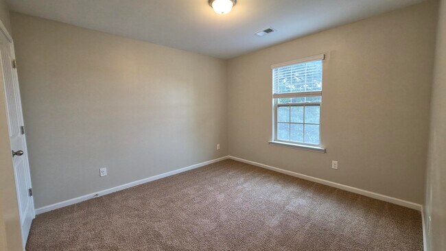 Building Photo - 147 Niblick Dr