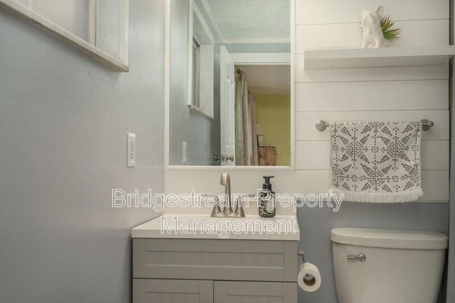 Building Photo - 5209 Pitcairn Rd