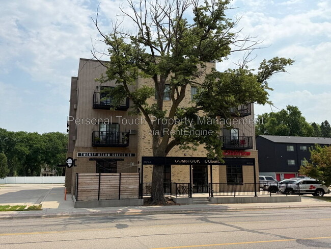 Building Photo - 600 8th St S