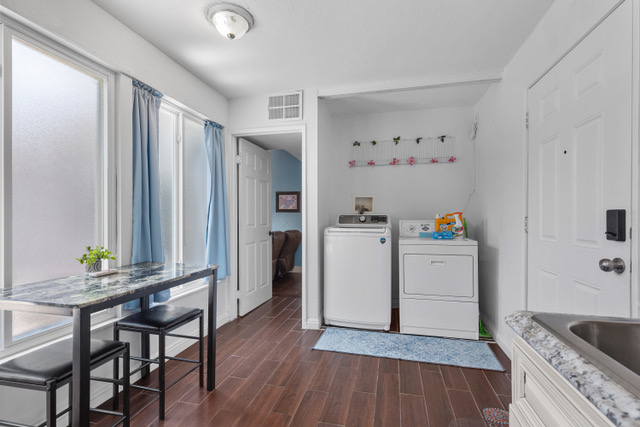 Building Photo - 5333 Longridge Ave