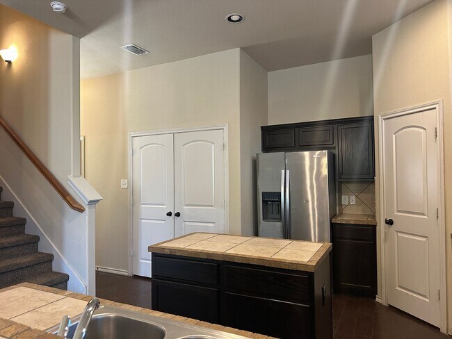 Building Photo - Townhome for rent
