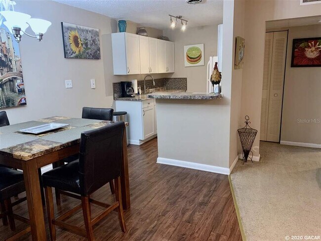 Building Photo - 1700 SW 16th Ct