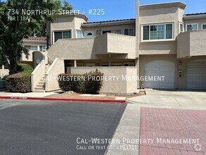 Building Photo - 734 Northrup St