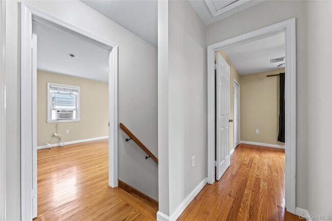 Building Photo - 164-31 Underhill Ave