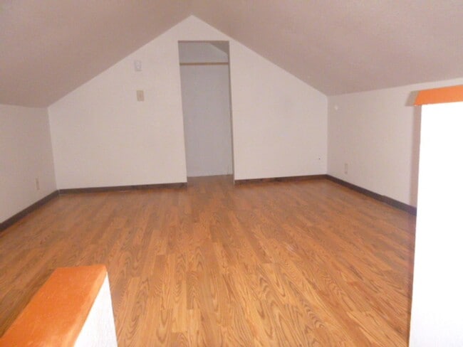 Building Photo - 3 Bedroom 1 Ba House