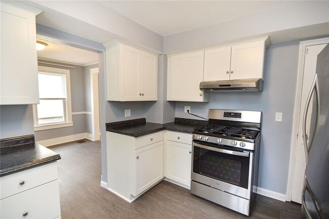 Building Photo - 144 Parce Ave