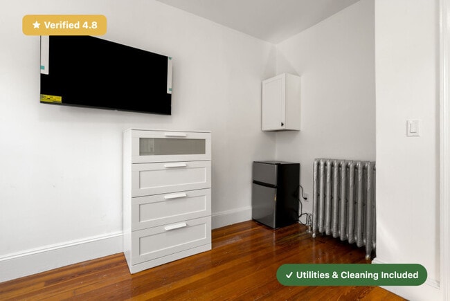 Building Photo - RoostUp Furnished Private Bedroom in Jamai...