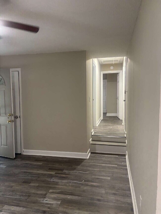 Building Photo - "Charming 3-Bed, 2-Bath Haven on Range Line Road – Your Memphis Retreat Awaits!"