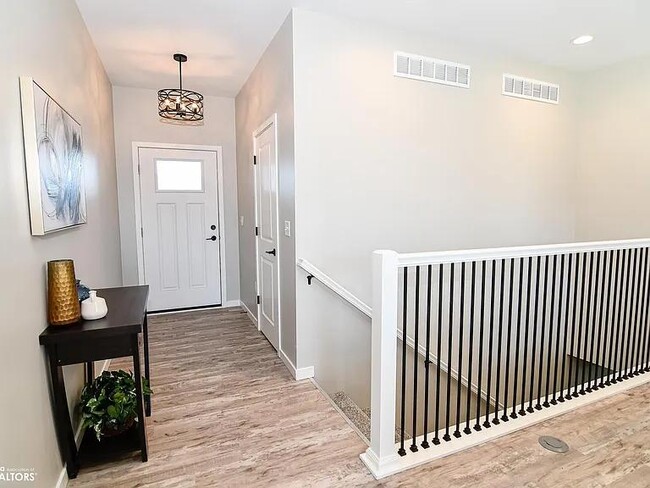 Building Photo - 2501 N Terrace Dr