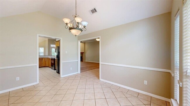 Building Photo - 2350 Kendal Green Cir