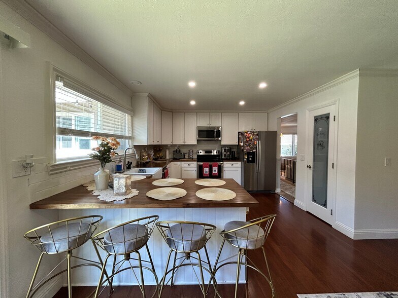 Building Photo - 5514 El Encanto Cir