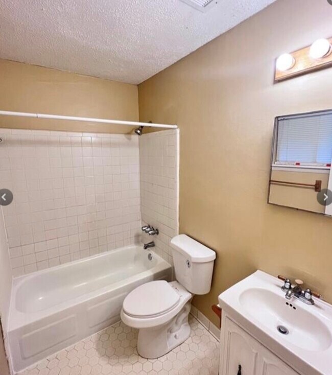 Building Photo - 429 Fieldbrook Dr